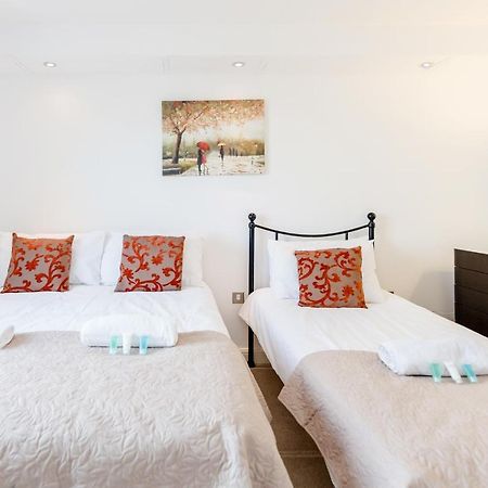 Premium Excel 3 & 2 Bedrooms Лондон Екстериор снимка