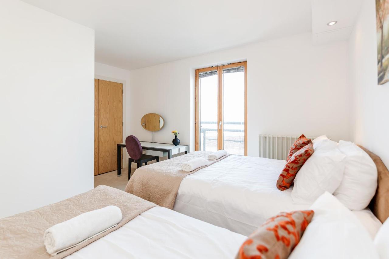 Premium Excel 3 & 2 Bedrooms Лондон Екстериор снимка
