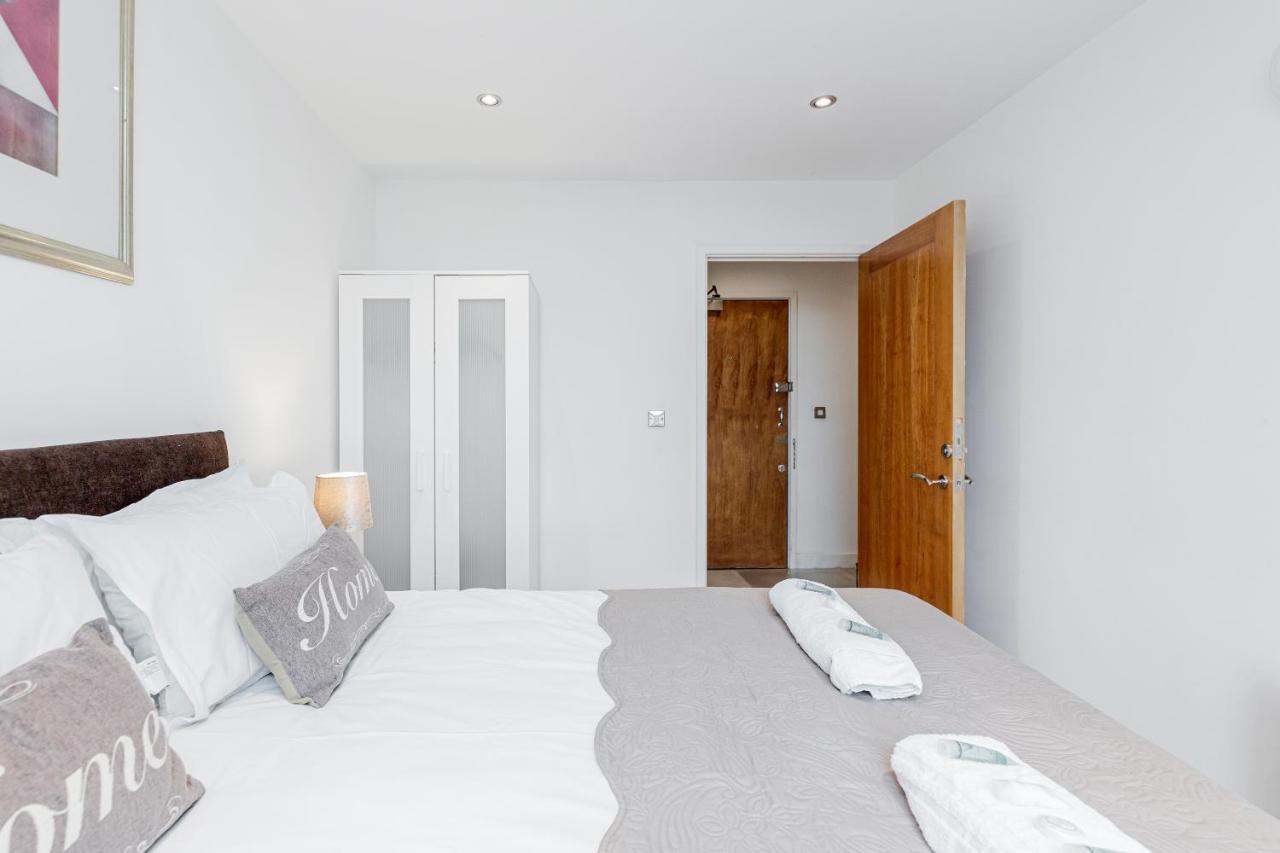 Premium Excel 3 & 2 Bedrooms Лондон Екстериор снимка