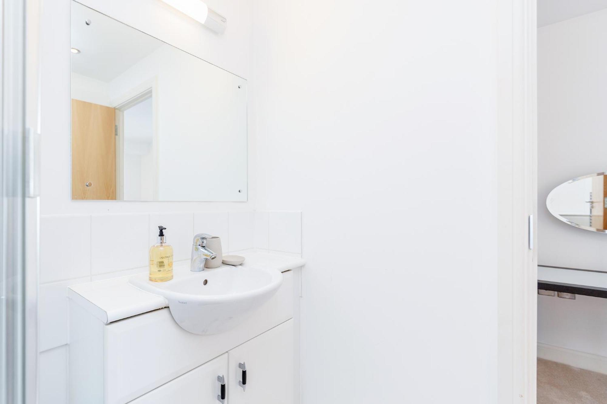 Premium Excel 3 & 2 Bedrooms Лондон Екстериор снимка