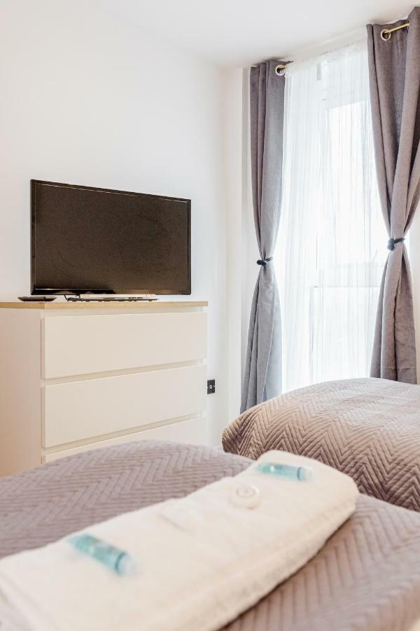Premium Excel 3 & 2 Bedrooms Лондон Екстериор снимка