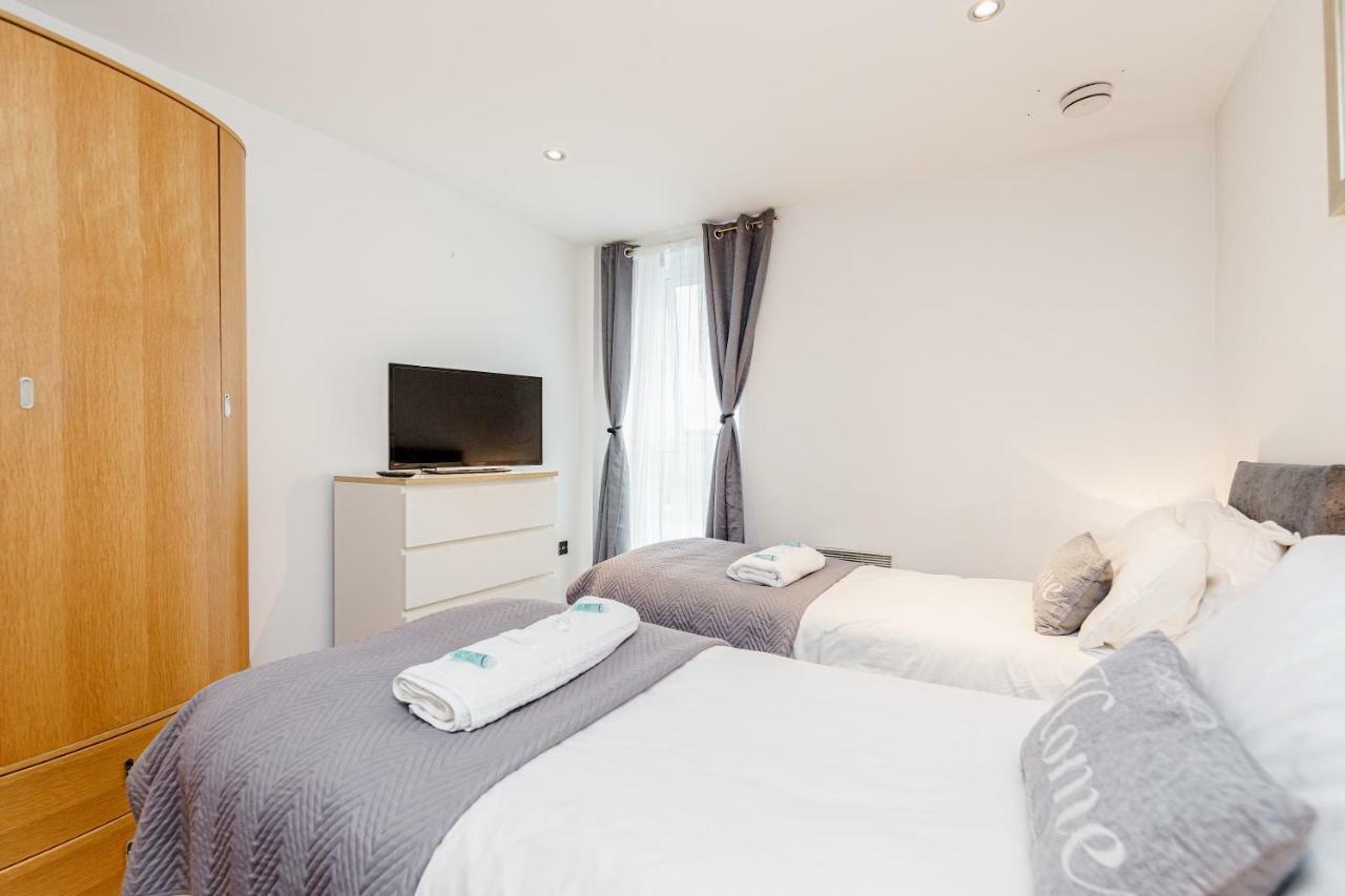 Premium Excel 3 & 2 Bedrooms Лондон Екстериор снимка